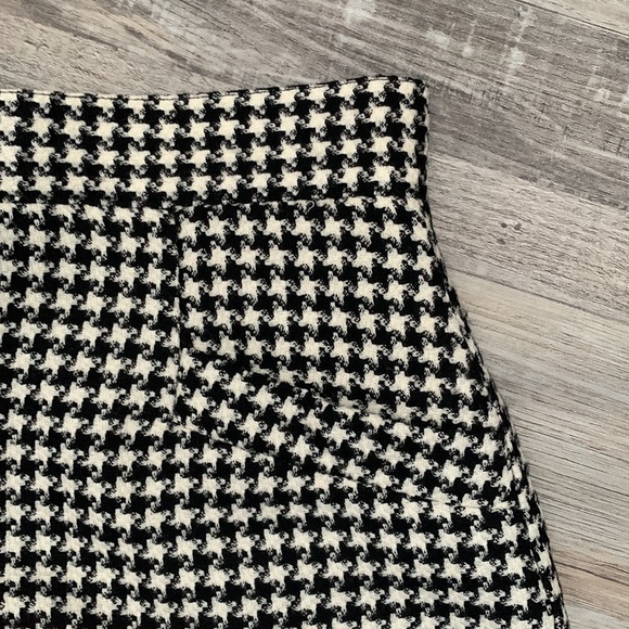 Houndstooth Posh Pencil Skirt 🖤🤍🖤🤍 - Picture 2 of 8